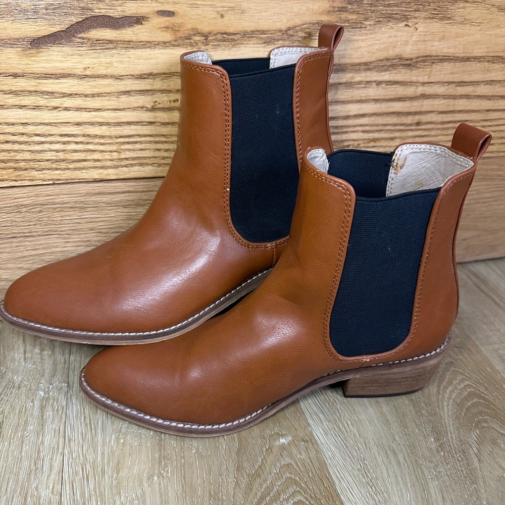 A Rider Girl Women's Size 7 Brown Tan Faux Leather Block Heel Ankle Booties
